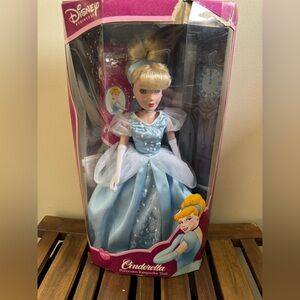 Vintage Disney Brass Key Collectible Princess Cinderella Porcelain Doll NIB 2002